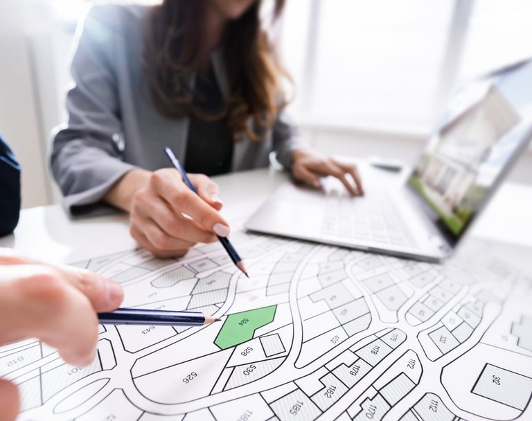 L’agence SOPPRANO met à votre disposition 2 experts en gestion et valorisation foncière