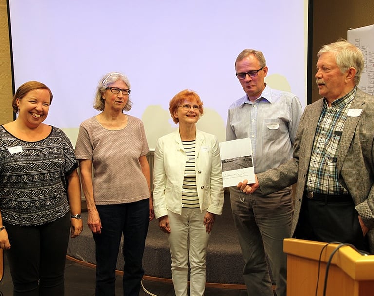 Kuvassa sukukirjatyöryhmä. Vasemmalta: Tytti Kansanen, Pirkko Rantamäki, Eeva Fihlman, Tuomo Kansane