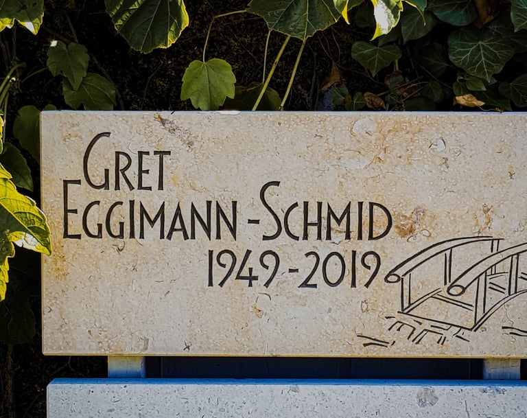 Grabstein mit Inschrift