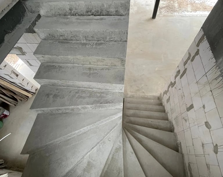 betoniniai u formos laiptai