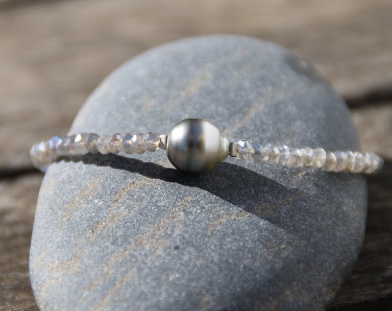 bijoux bracelet en pierres précieuses et perles de Tahiti 
