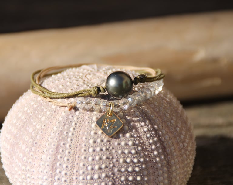 Ensemble de bijoux avec perles de Tahiti et pierres semi-précieuses 