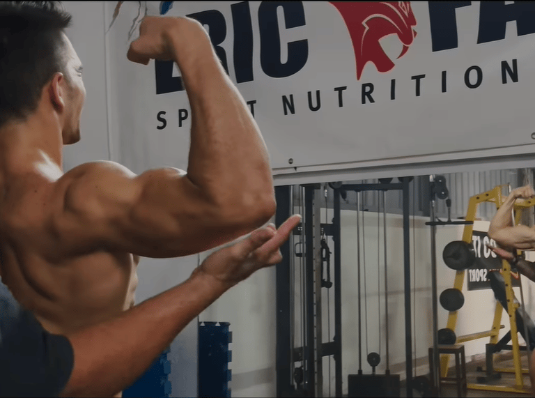 Séance de coahing one to one avec un athlète pour une compétition de bodybuilding