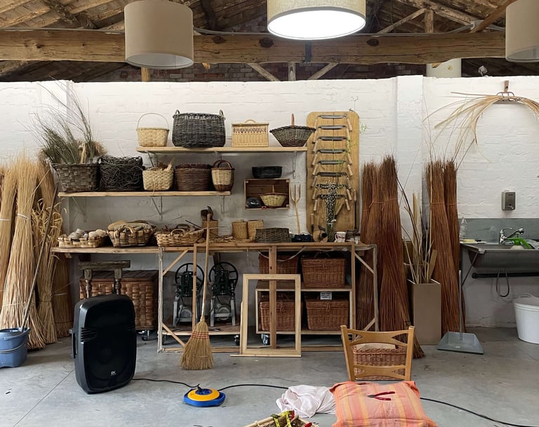 Taller de cestería tradicional en la Ribeira Sacra, Galicia