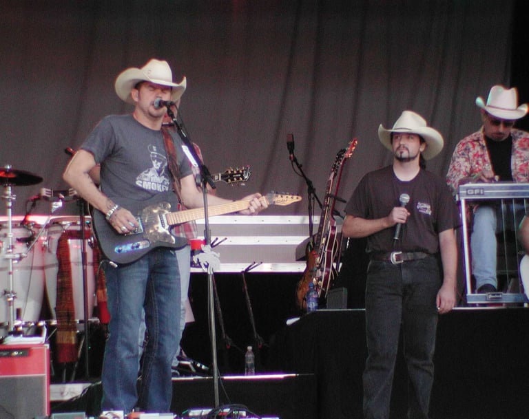 Jim Burns performing with Gary Allan in 2005.