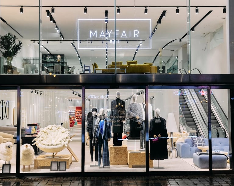Devanture d'un magasin avec une grande enseigne indiquant "mafair"