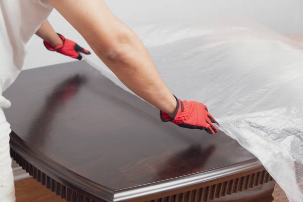 Protección de mobiliario y limpieza garantizada en trabajos de pintura en todo Bilbao.