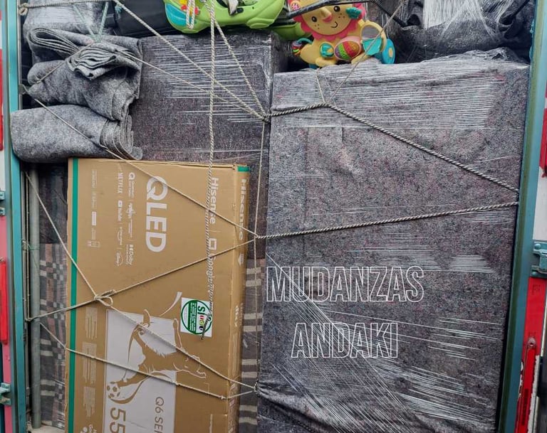 Mantas de algodón lazos y tapetes para proteger sus pertenencias durante la mudanza