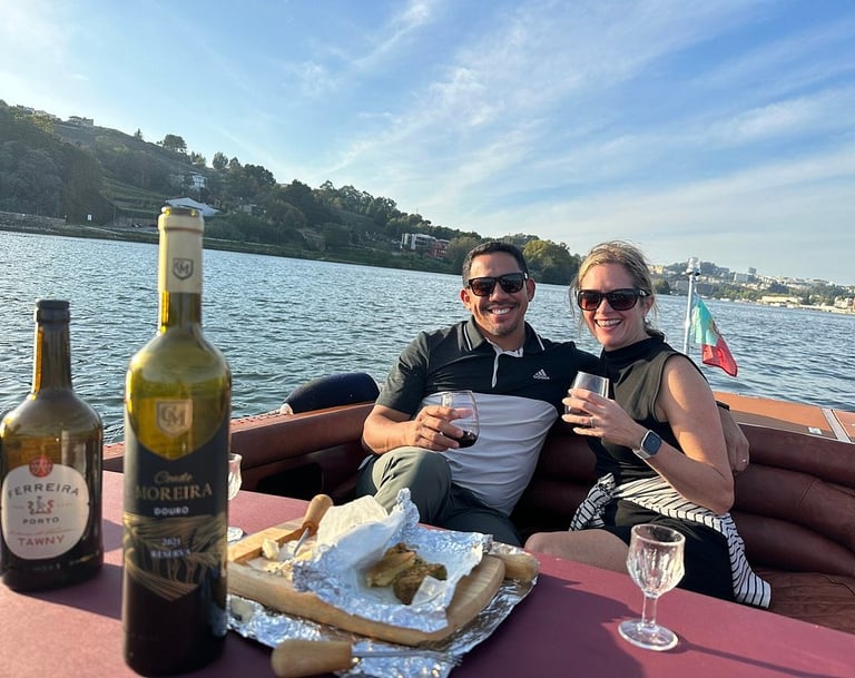 A couple enjoying wine and snacks on the James Bond–style speedboat Eskrok