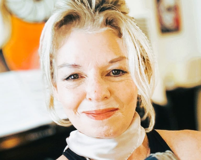 Tarot Reader Los Angeles in person & online tarot readings by Maya Britan psychic artist