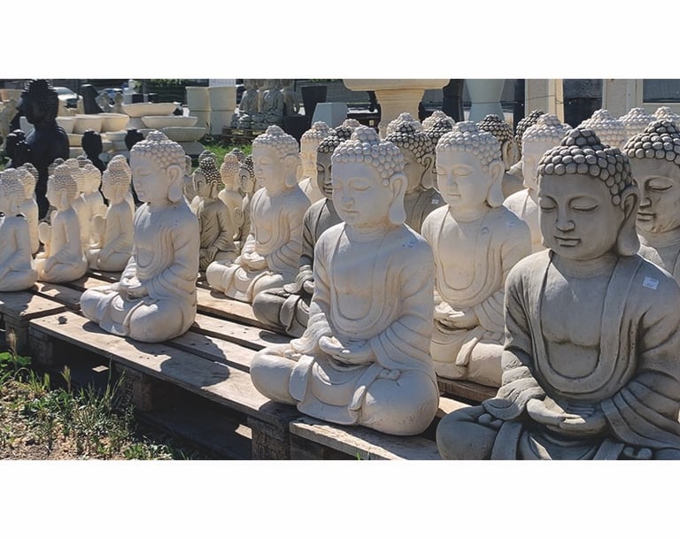 plusieurs statue de bouddha