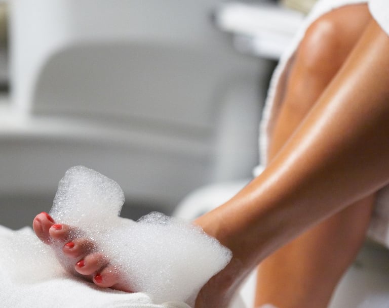 kosmetikausbildung-in-bayern Kosmetikausbildung Nageldesign Fußpflege Wimpernstylist Wimpern