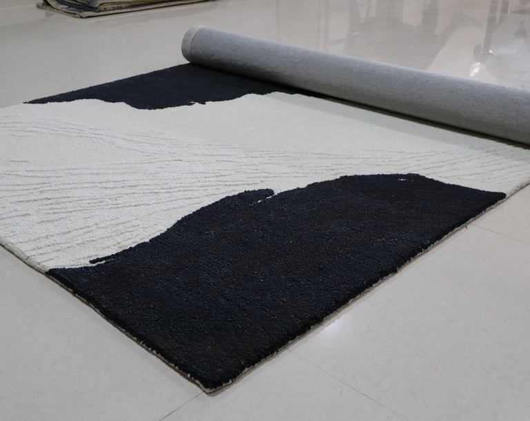 Handtufted Wool Rug Handcrafted by Skilled Indian artisans