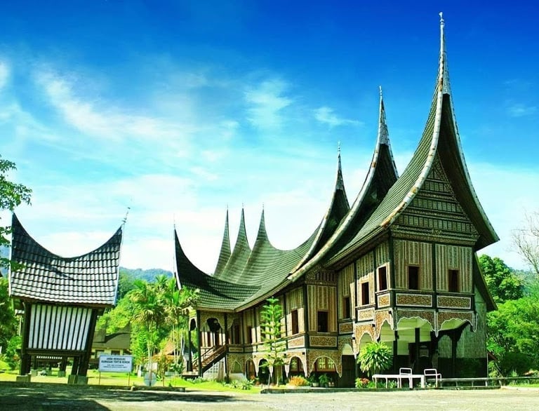 Rumah Gadang di Minangkabau Village, Padang Panjang. Sumatera Barat. Dapatkan Paket tour nya di sini