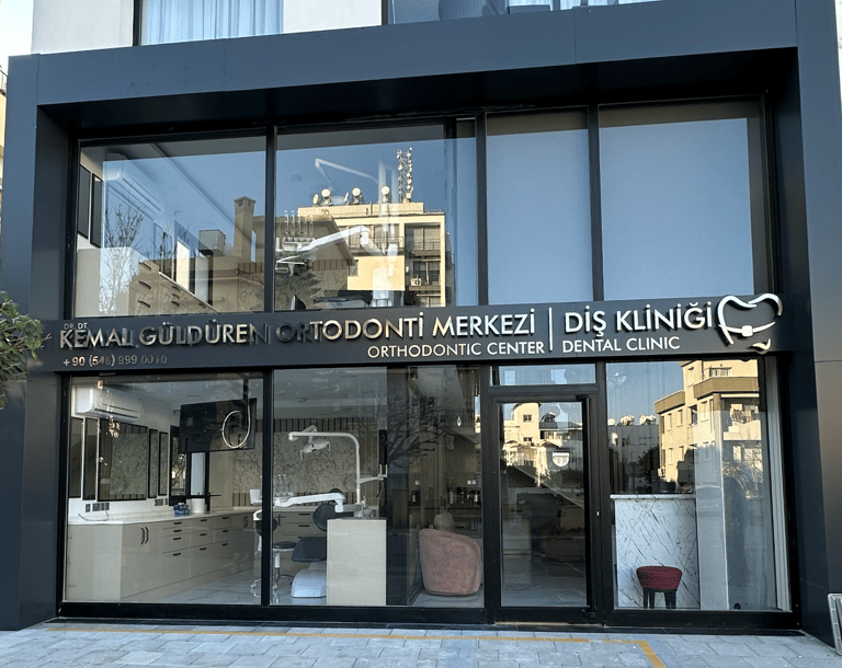 Girne, Kıbrıs’ta uzman diş hekimi Dr. Dt. Kemal Güldüren | Diş teli, ortodonti, şeffaf plak.