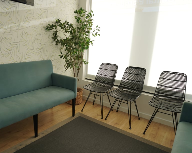 Precio de una limpieza dental en nuestra clínica dental en Sevilla