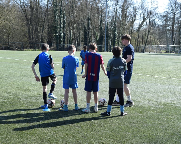 kleine groep voetbaltraining in regio Antwerpen