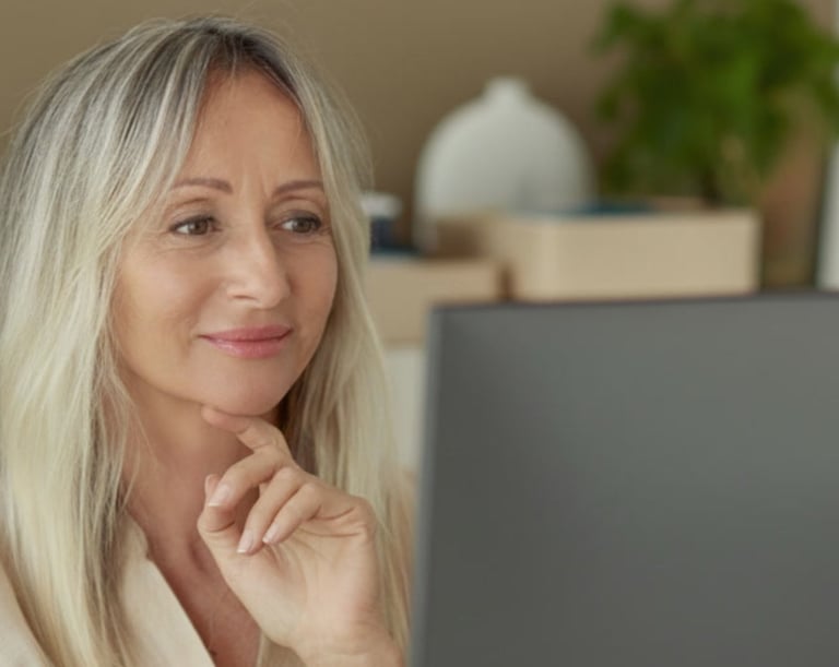 Valeria Angeletti, wellness coach di Metabolika, mentre assiste un cliente in videochat