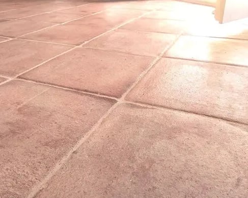 sol carreaux en terre cuite traités et cirés