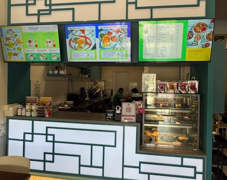 Kaunter memesan dan membayar makanan di saujana klia