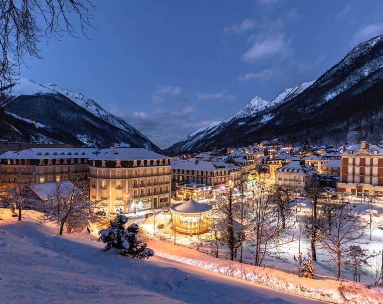 vue du village de Cauterets enneigé
