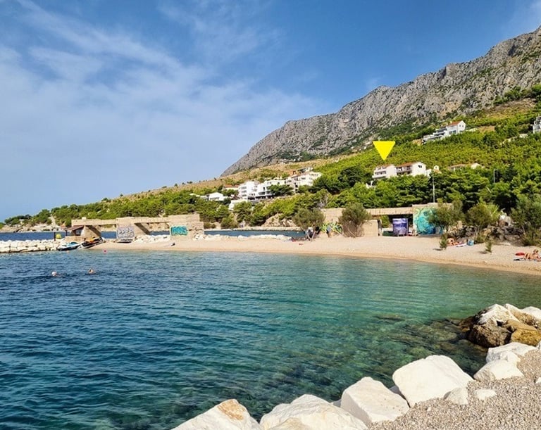 Easy Living Holiday Home first-row sea position with beach below, Lokva Rogoznica