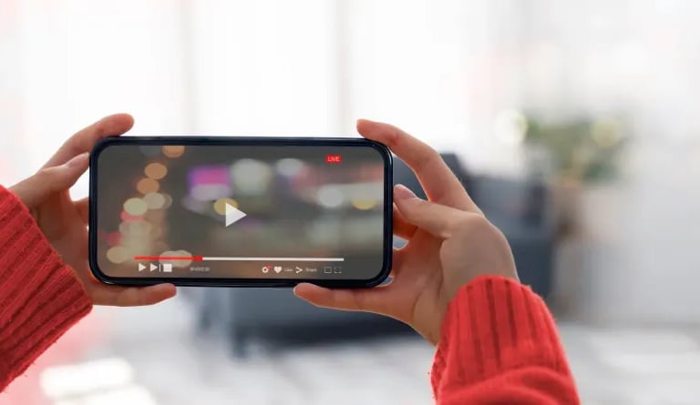 Testei ganhar dinheiro assistindo videos na internet