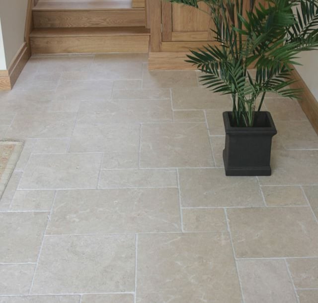 carrelage travertin, opus romain, sol en pierre naturelle, pose de carrelage, intérieur élégant