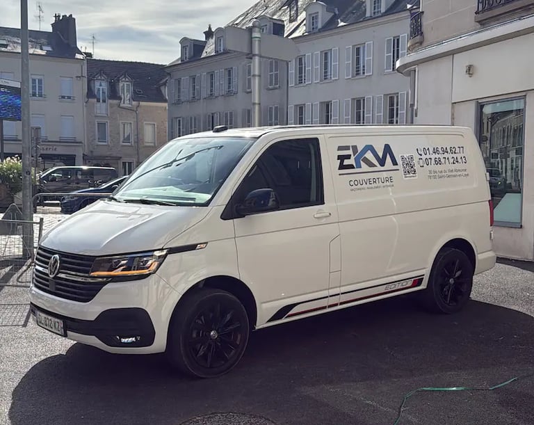 Véhicule de couvreur à Saint-Germain-en-Laye — intervention en centre-ville (78)