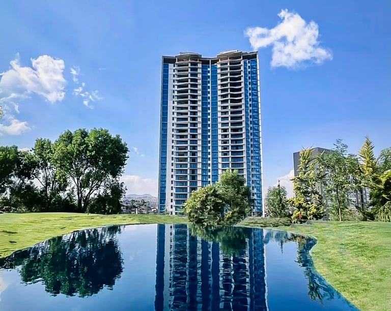 Fachada de la Torre Blue en Bosque Real