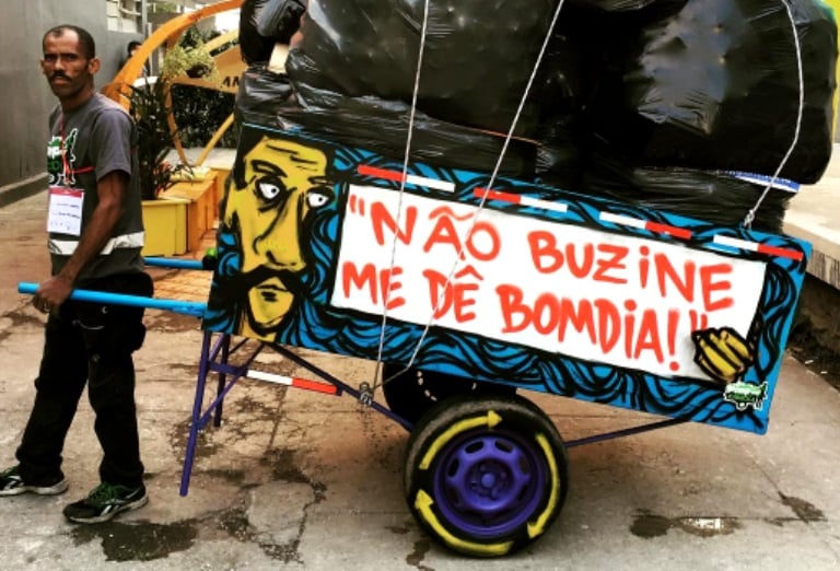 Mundano, conhecido por usar sua arte para discutir questões sociais e ambientais