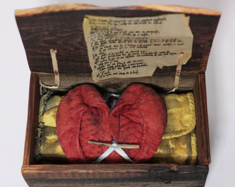 karine-nguyen-van-tham-boite seuil, sculpture textile et poésie nomade