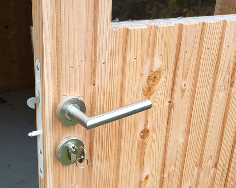 porte-coulissante-avec-serrure-le-bois-d-yv