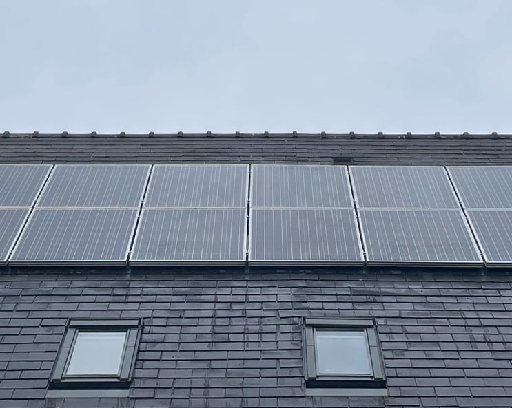 Panneaux solaires 6 kWc à Thouaré-sur-Loire, après nettoyage à l’eau pure, résultat impeccable