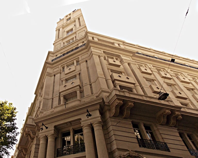 Ex Hotel Majestic, sede de antigua Dirección General de Impuestos, Avenida de Mayo 1301, CABA