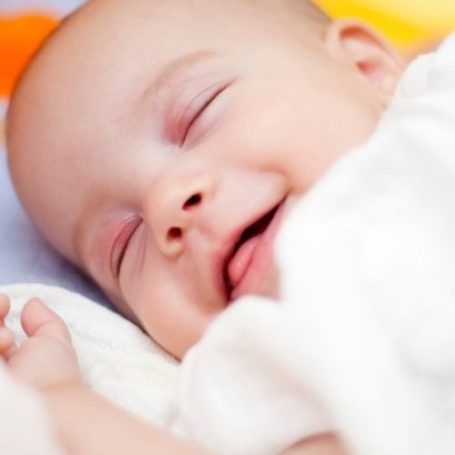 bebe-dormido-contento