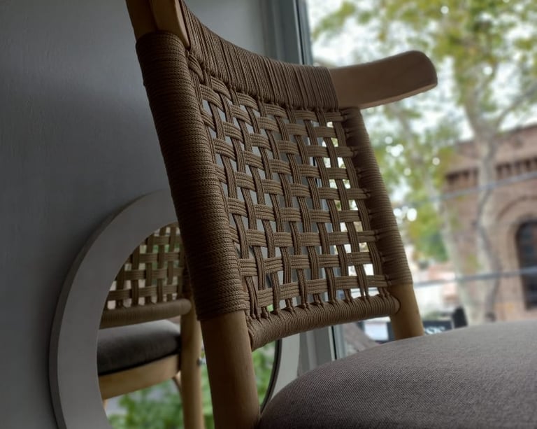 Silla de restaurant tejida con cordoón