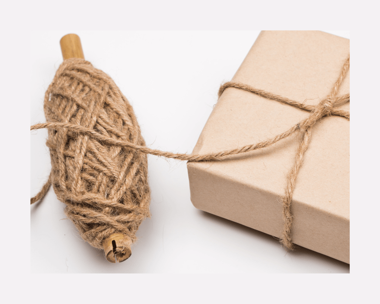 boîte carton kraft et ficelle toile de jute