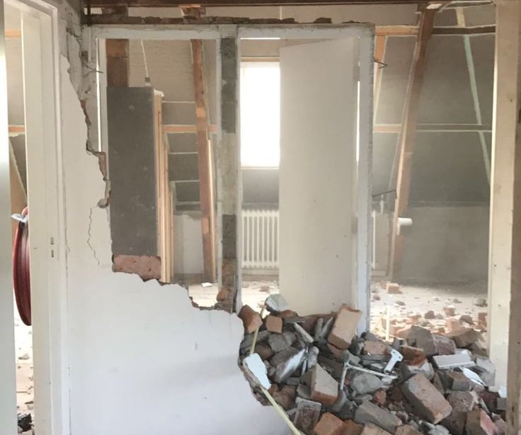 جدار منزل متكسرة ترميم منازل المدينه المنوره