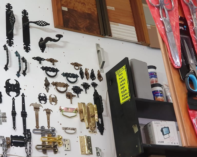 herrajes rusticos de forja y seguridad cadenas de puerta, bisagras y tiradores de forja