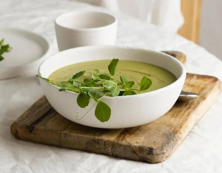 Soupe de légumes aux fanes 
