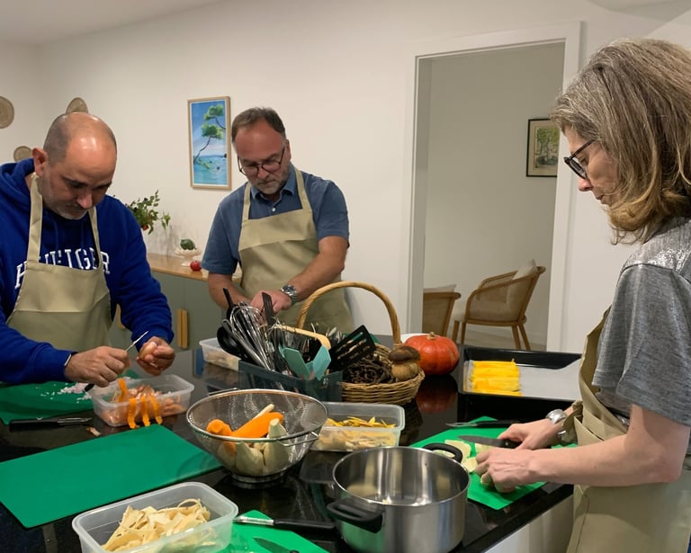 Privatisez l'atelier pour cuisiner entre amis chez Marmite & Papillote atelier de cuisine conviviale
