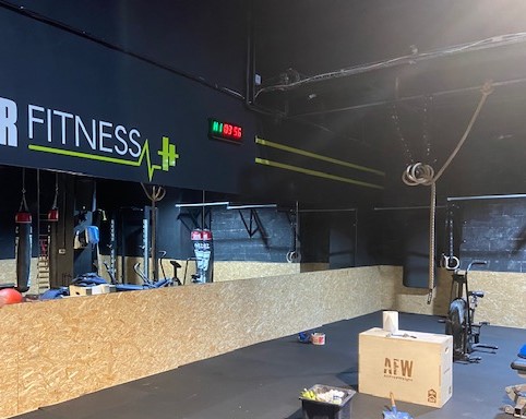 longueur de miroir installé par BLmiroiterie dans une salle de fitness