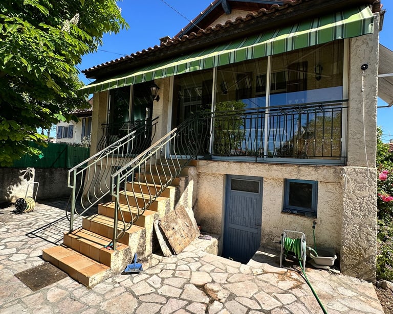 Nettoyage de vitres, veranda et baies vitrées à Cassis