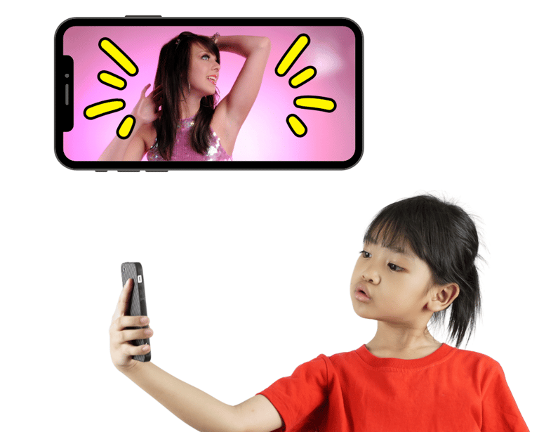 criança fazendo selfie e tela de smartphone acima, com influencer