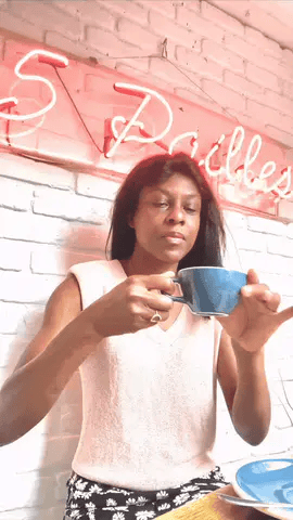femme boire du café