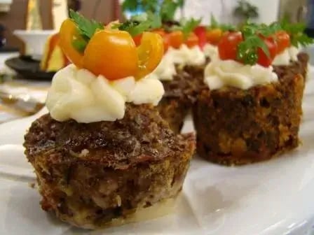 Muffin de Carne Moída Com Recheio de Queijo Low Carb