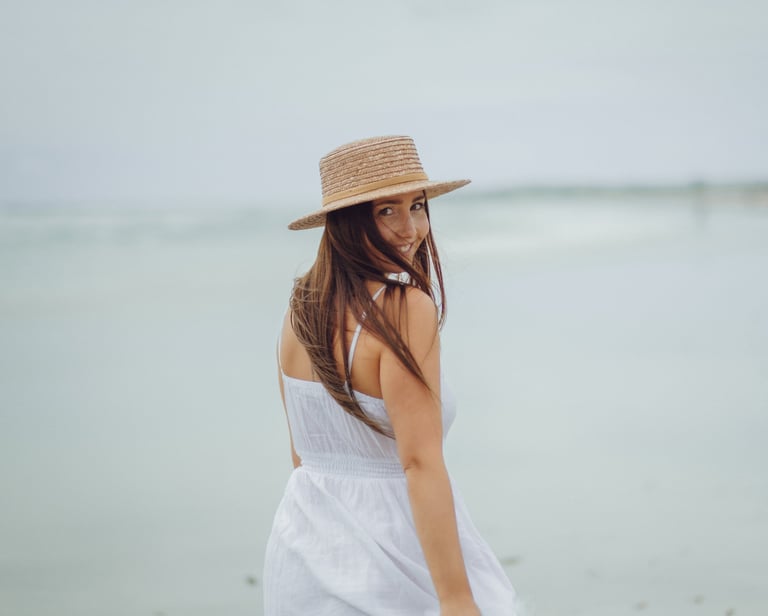 women candid walking pose
