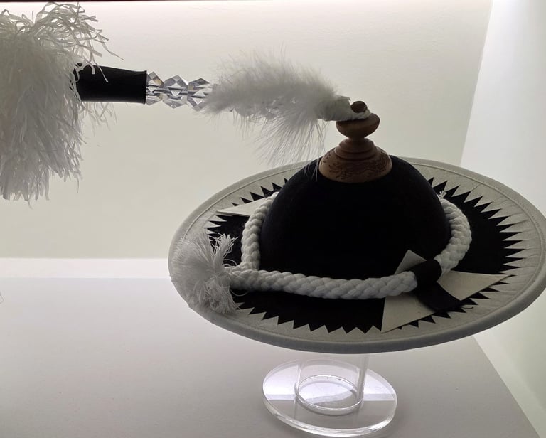 Samcheonpo twirling hat with dogtail tuft