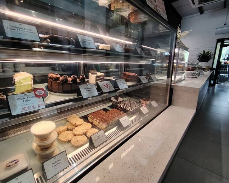 Pilihan Kek di dalam Outlet Temiang 